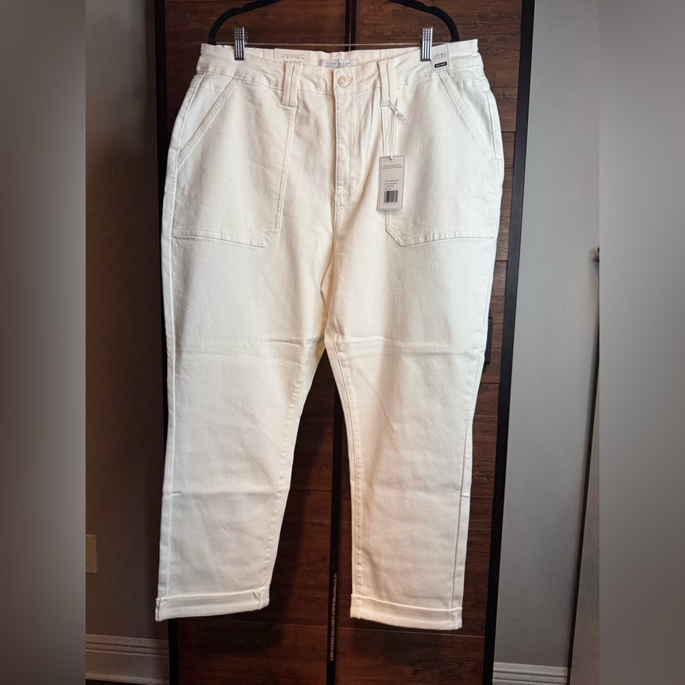 Judy Blue 20W “Aruroa Weekender”White Denim Pants